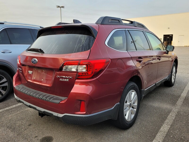 2017 Subaru Outback 2.5i Premium photo 4