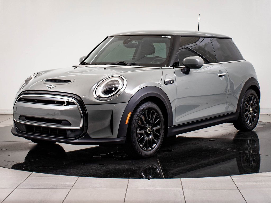 2023 MINI Hardtop 2 Door SE's photo