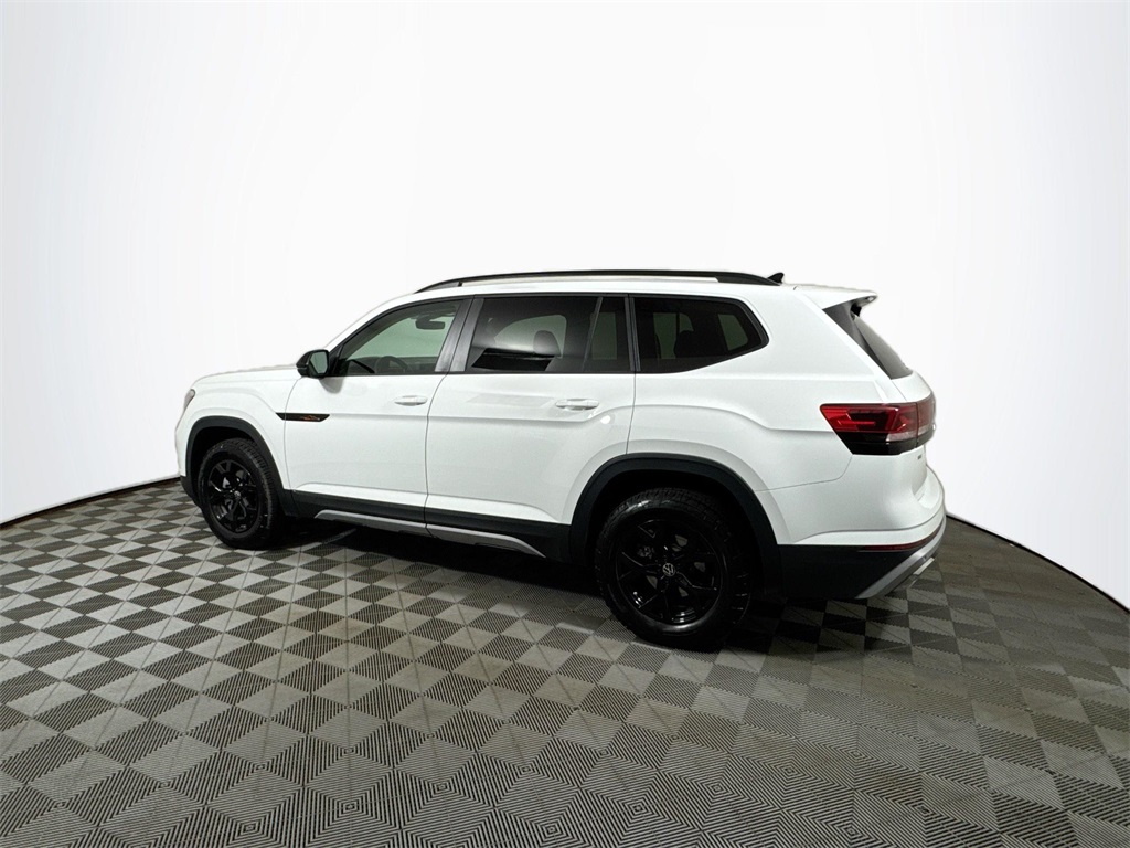 2025 Volkswagen Atlas Peak Edition SE photo 13