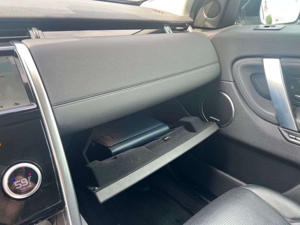 2020 Land Rover Discovery Sport S photo 11