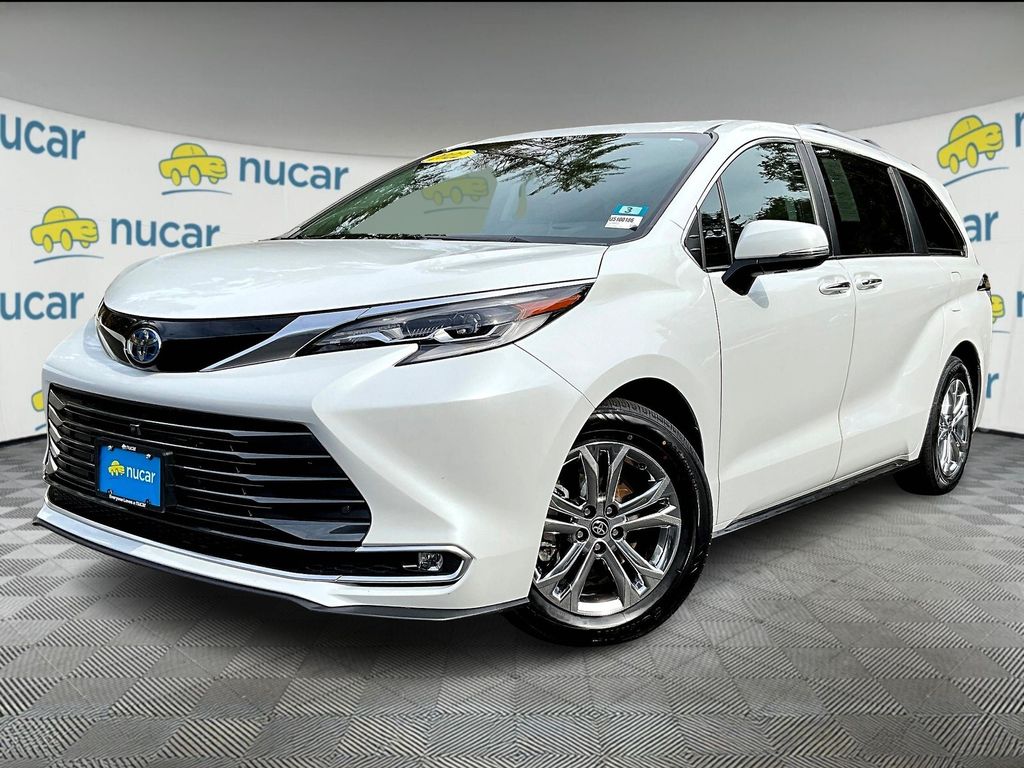 2022 Toyota Sienna Platinum photo 3