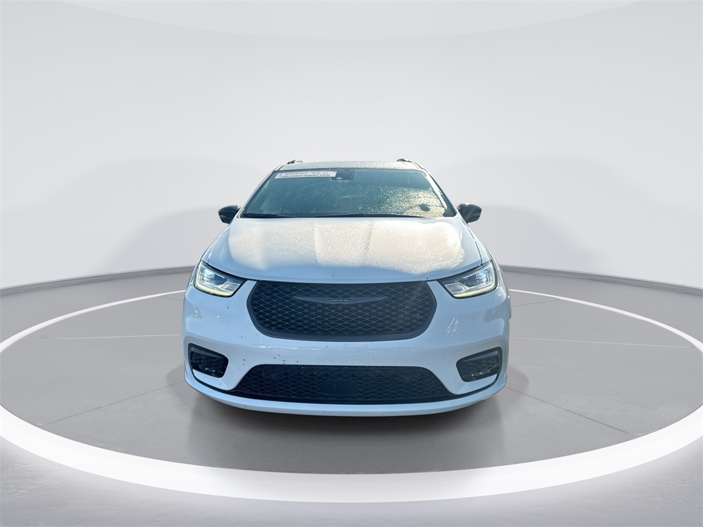 2024 Chrysler Pacifica Touring L photo 3