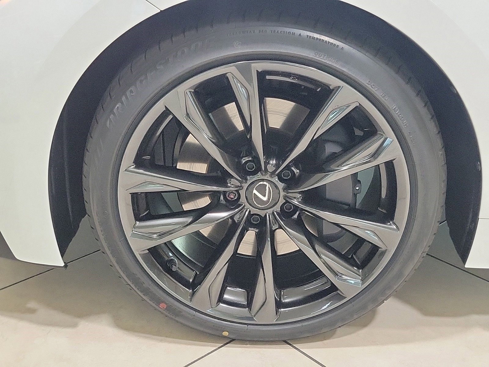 2025 Lexus IS 350 F SPORT photo 4
