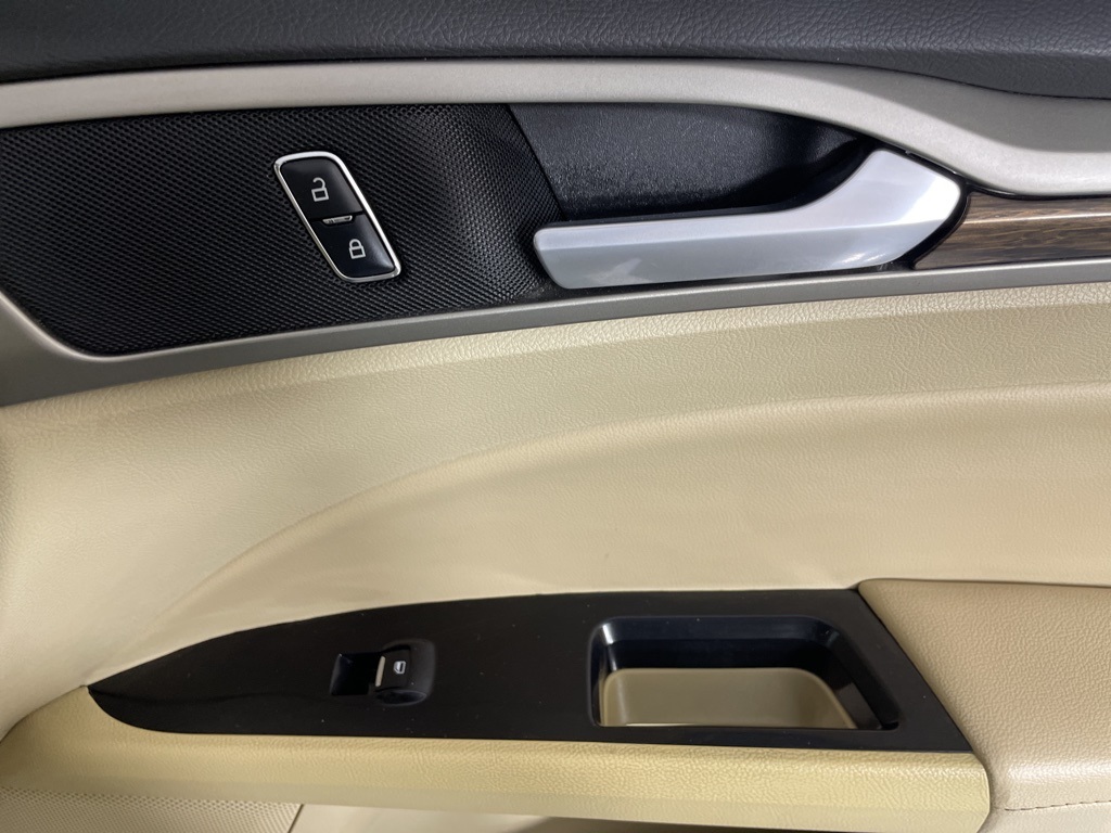 2015 Ford Fusion SE photo 12