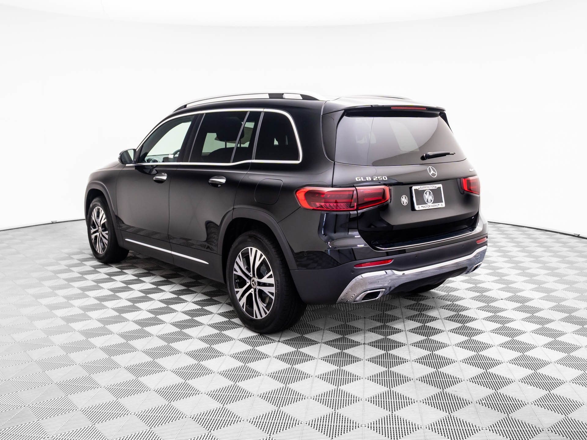 2025 Mercedes Benz GLB 250 4MATIC photo 3