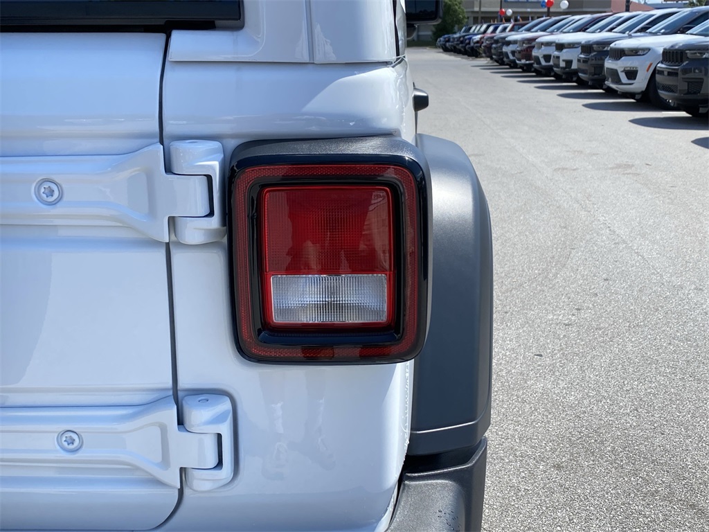 2025 Jeep Wrangler Sport S photo 12