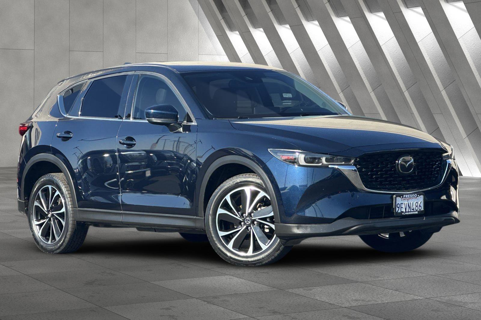 2023 Mazda CX-5 S Premium package's photo