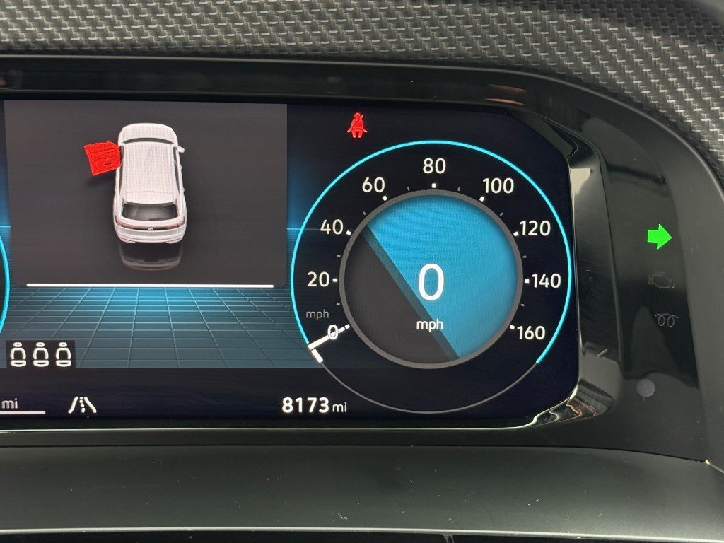 2025 Volkswagen Atlas Cross Sport SEL R-Line photo 3