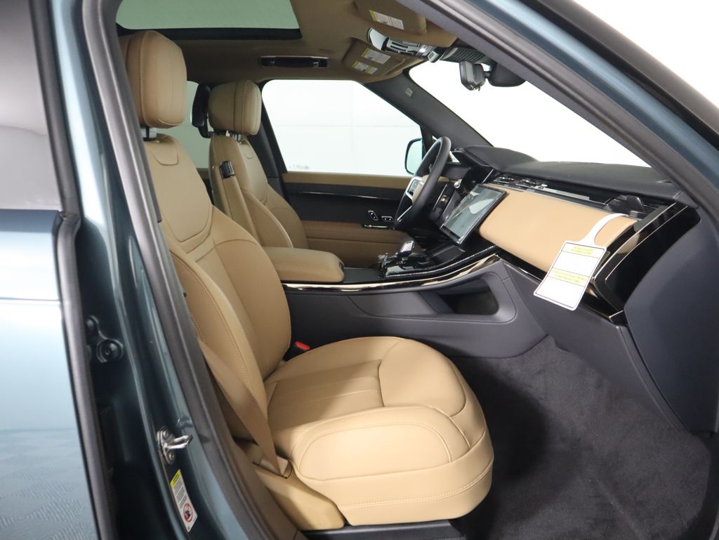 2025 Land Rover Range Rover Sport SE photo 21