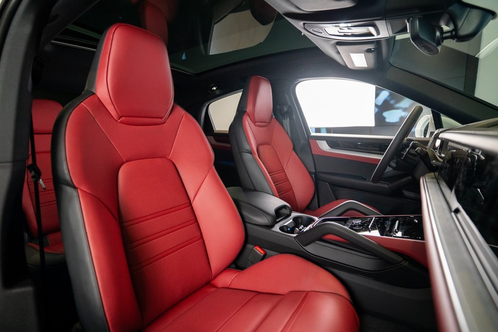 2025 Porsche Cayenne Coupe photo 13