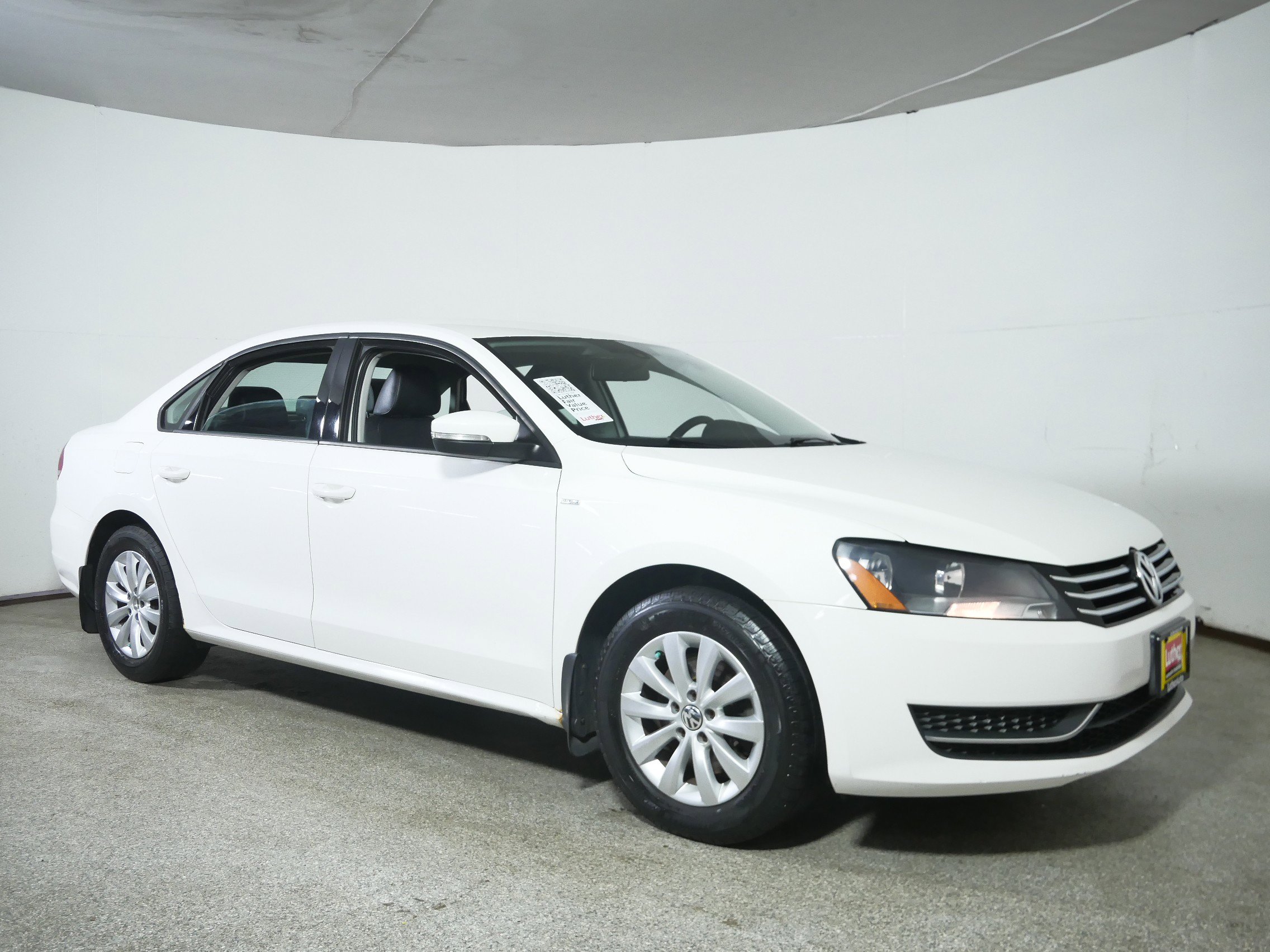 2015 Volkswagen Passat S's photo