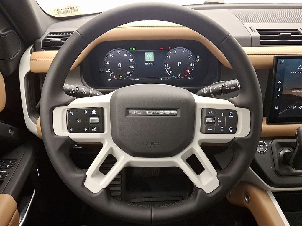 2025 Land Rover Defender 110 S photo 12