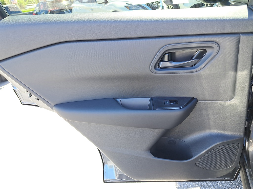 2026 Nissan Rogue S photo 14