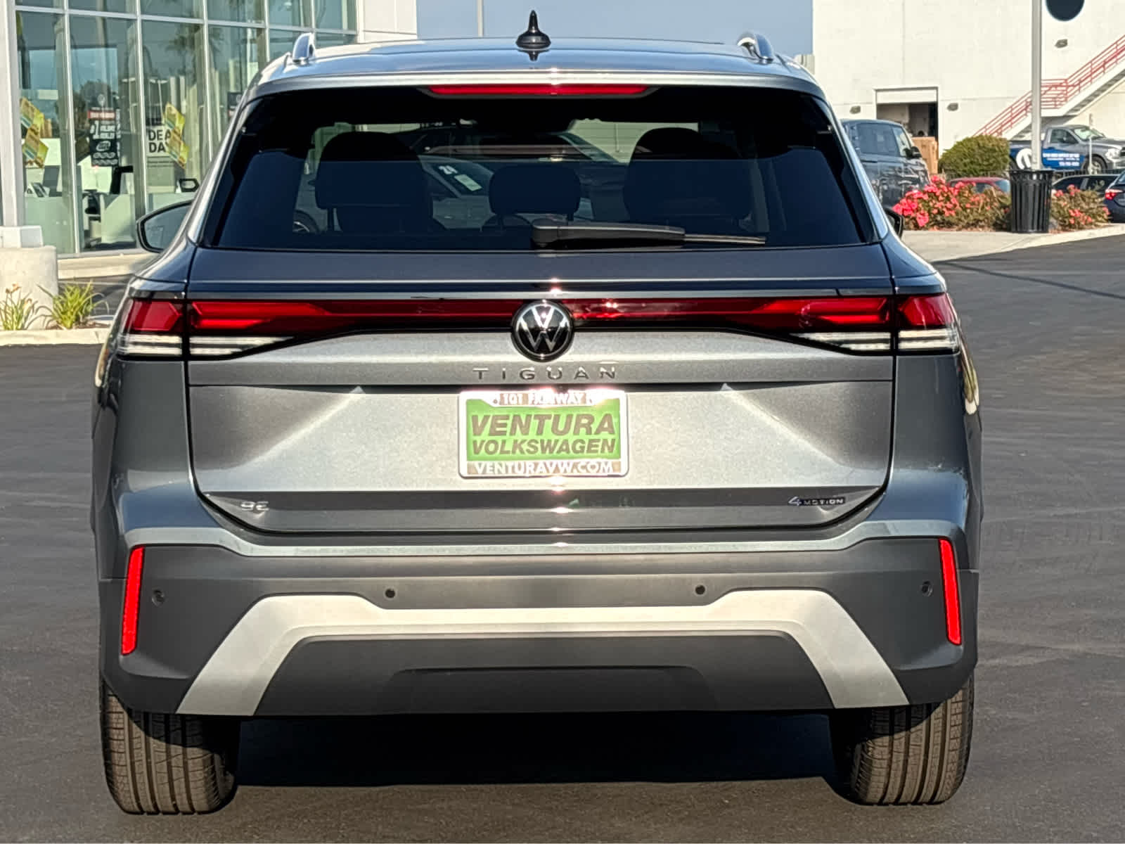 2025 Volkswagen Tiguan SE photo 4