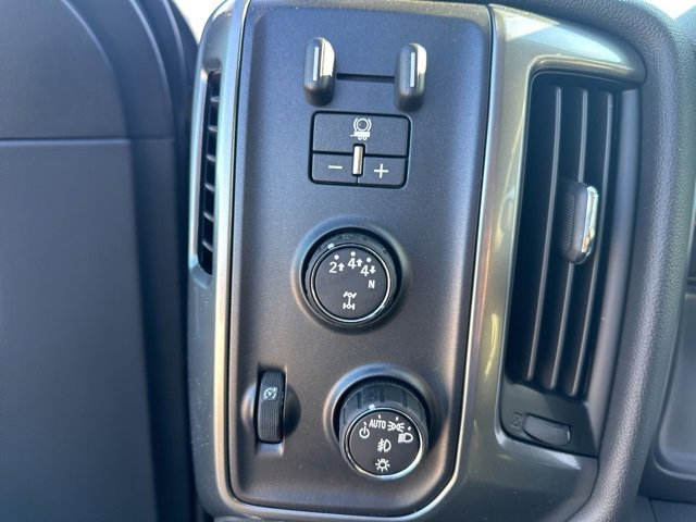 2024 Chevrolet Silverado 6500HD LT photo 26