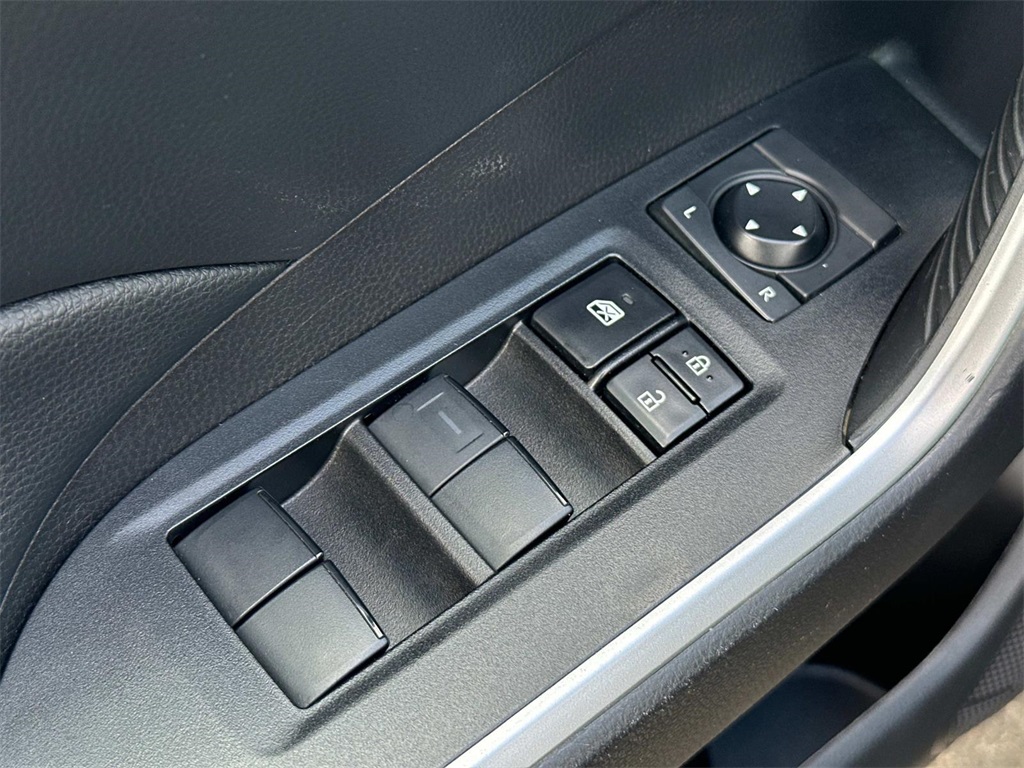 2021 Toyota RAV4 Hybrid XLE photo 28