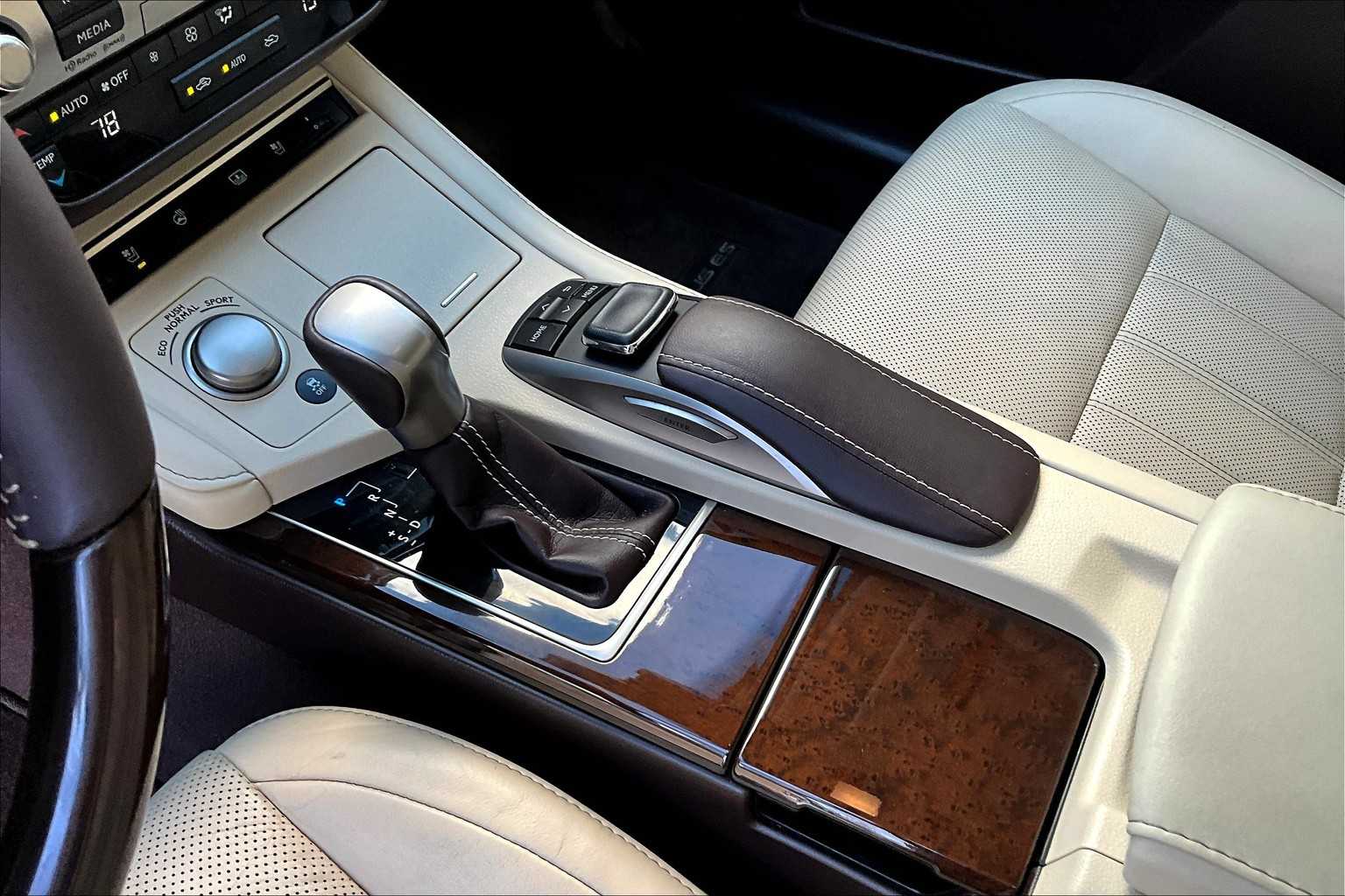 2017 Lexus ES 350 photo 16