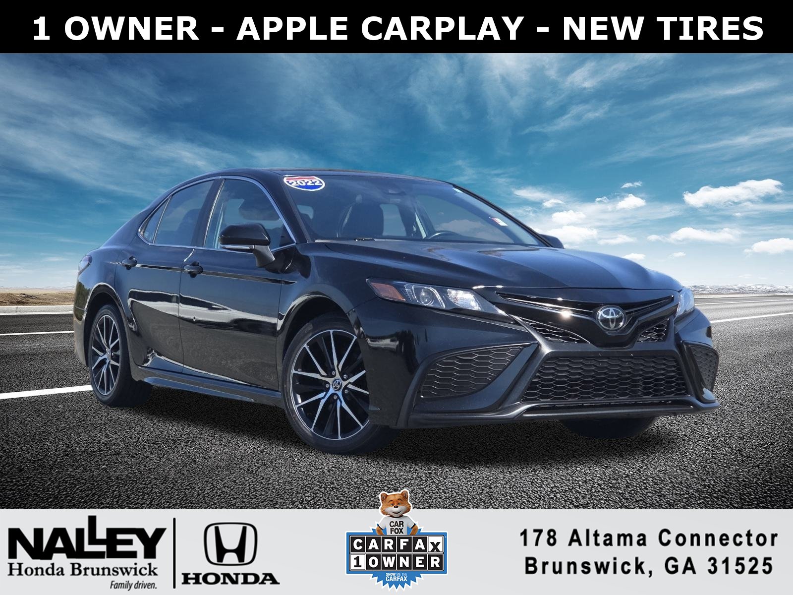 2022 Toyota Camry SE's photo