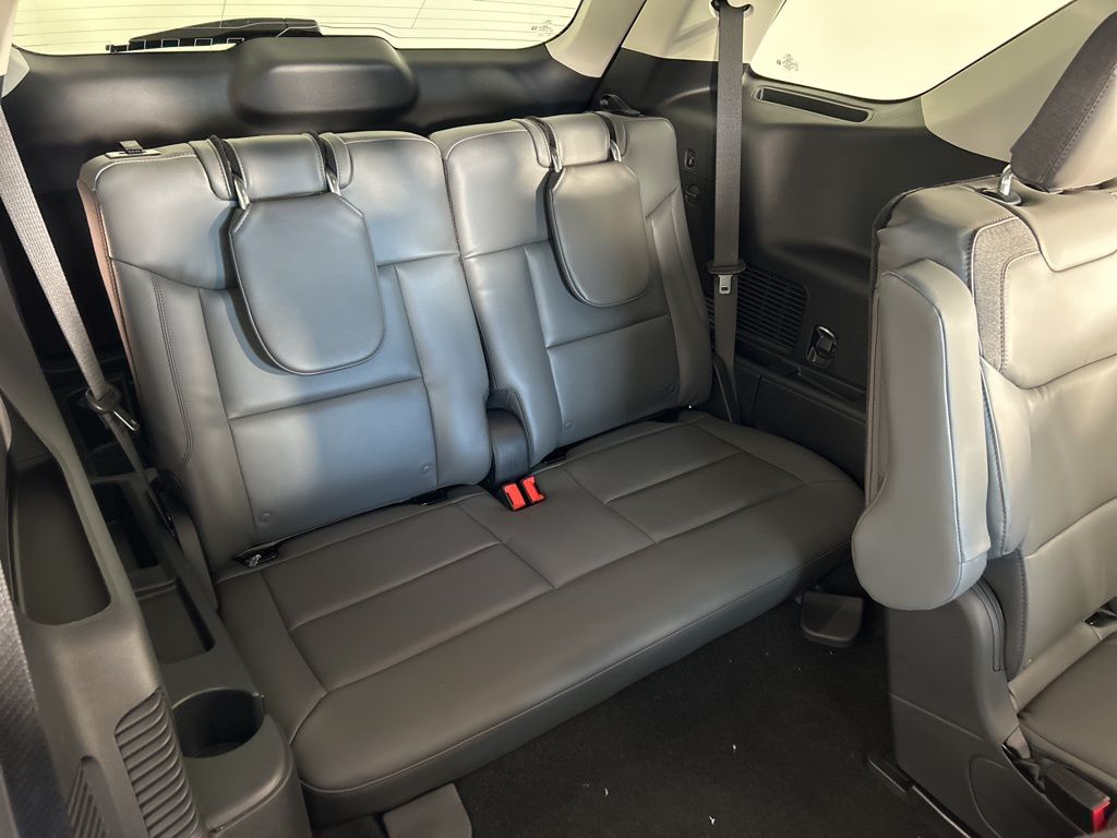 2025 Ford Explorer photo 26