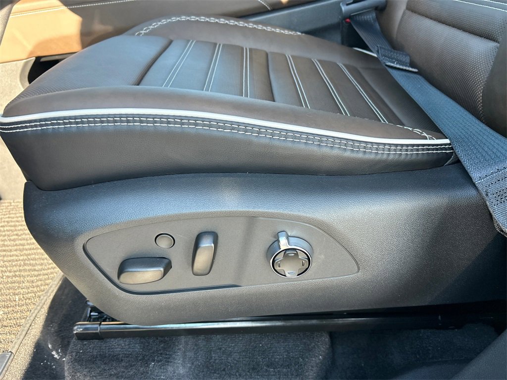 2026 GMC ACADIA - Image 15