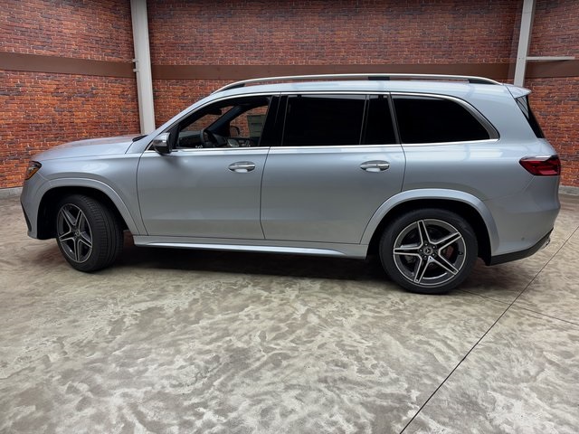 2025 Mercedes Benz GLS 450 4MATIC photo 2