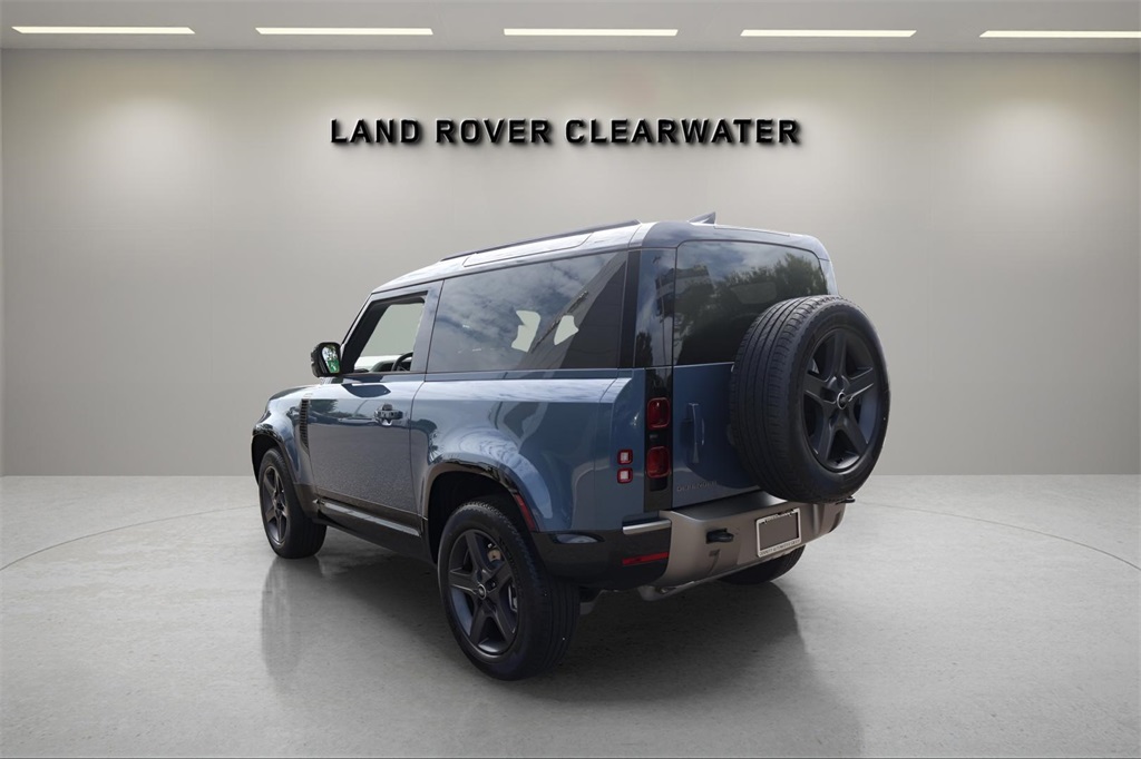 2025 Land Rover Defender 90 X-Dynamic SE photo 3