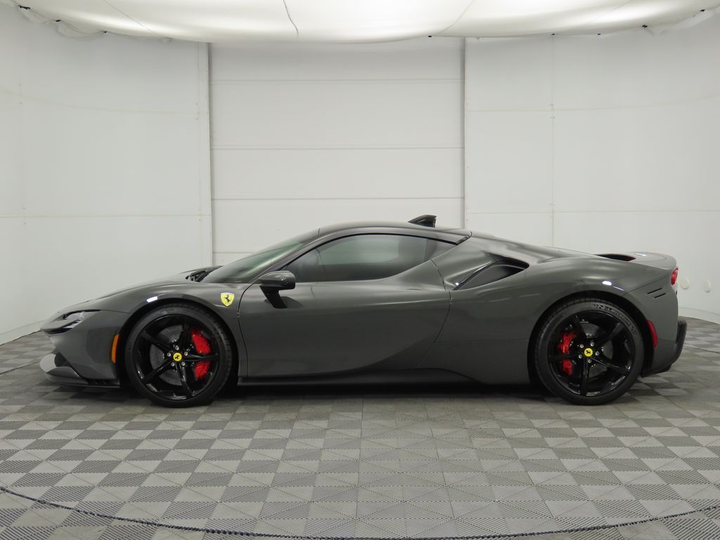 2024 Ferrari SF90 Stradale Base photo 8