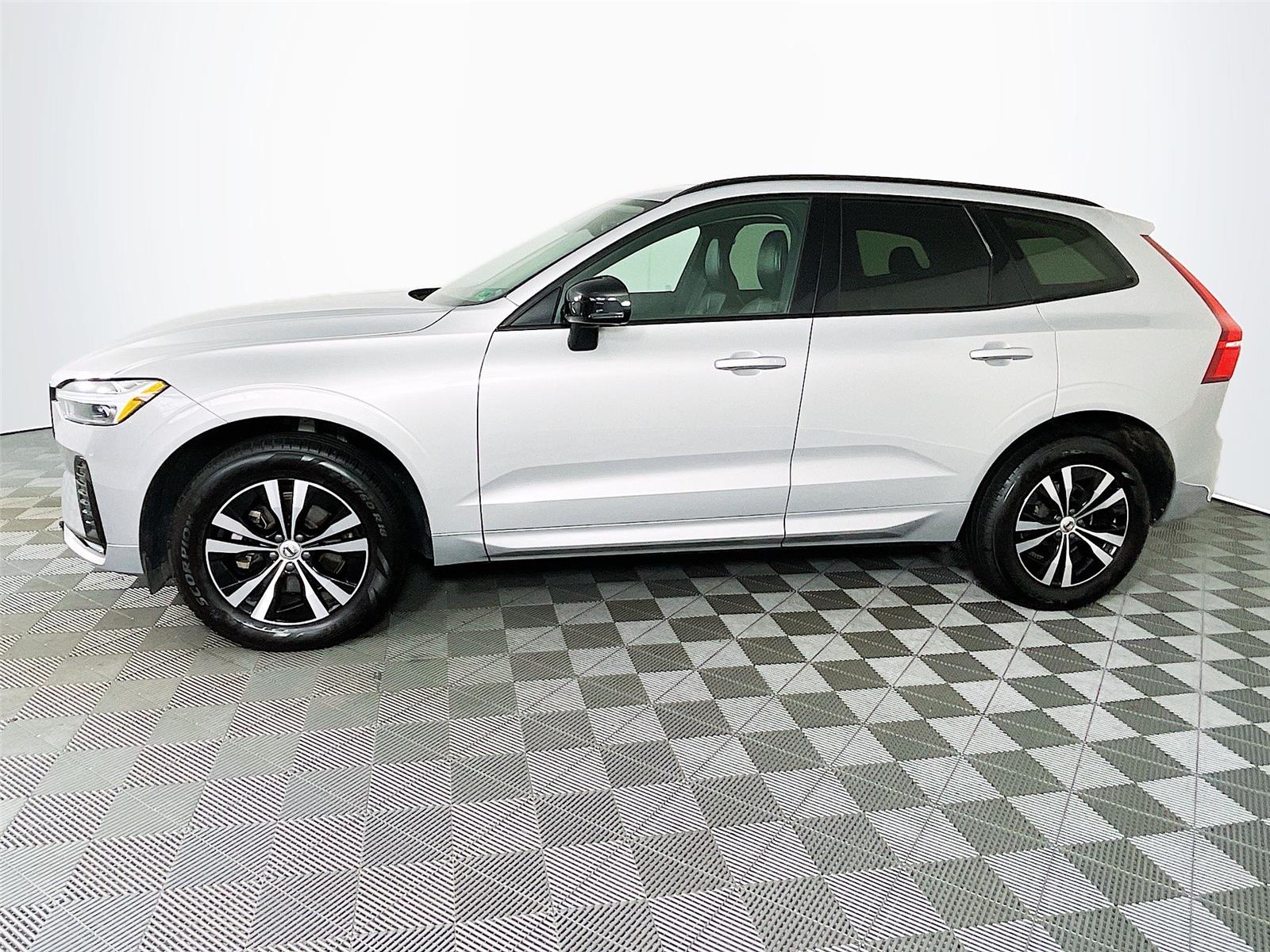 2024 Volvo XC60 Core B5 photo 4