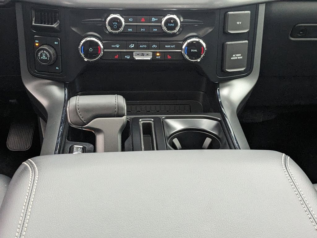 2025 Ford F-150 XLT photo 17