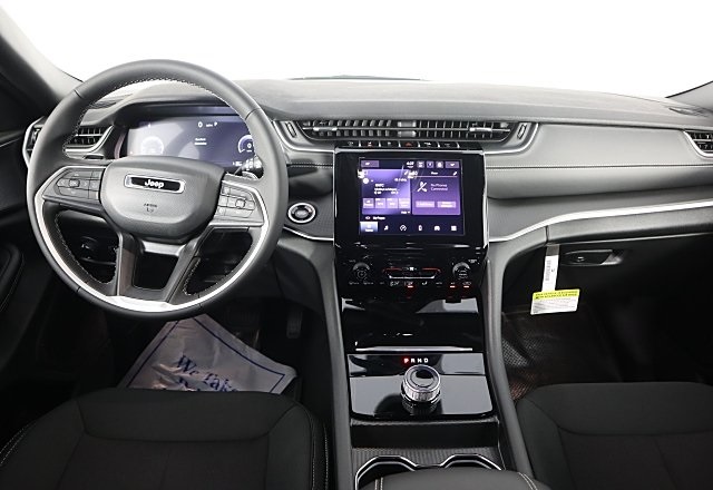 2025 Jeep Grand Cherokee Laredo photo 9