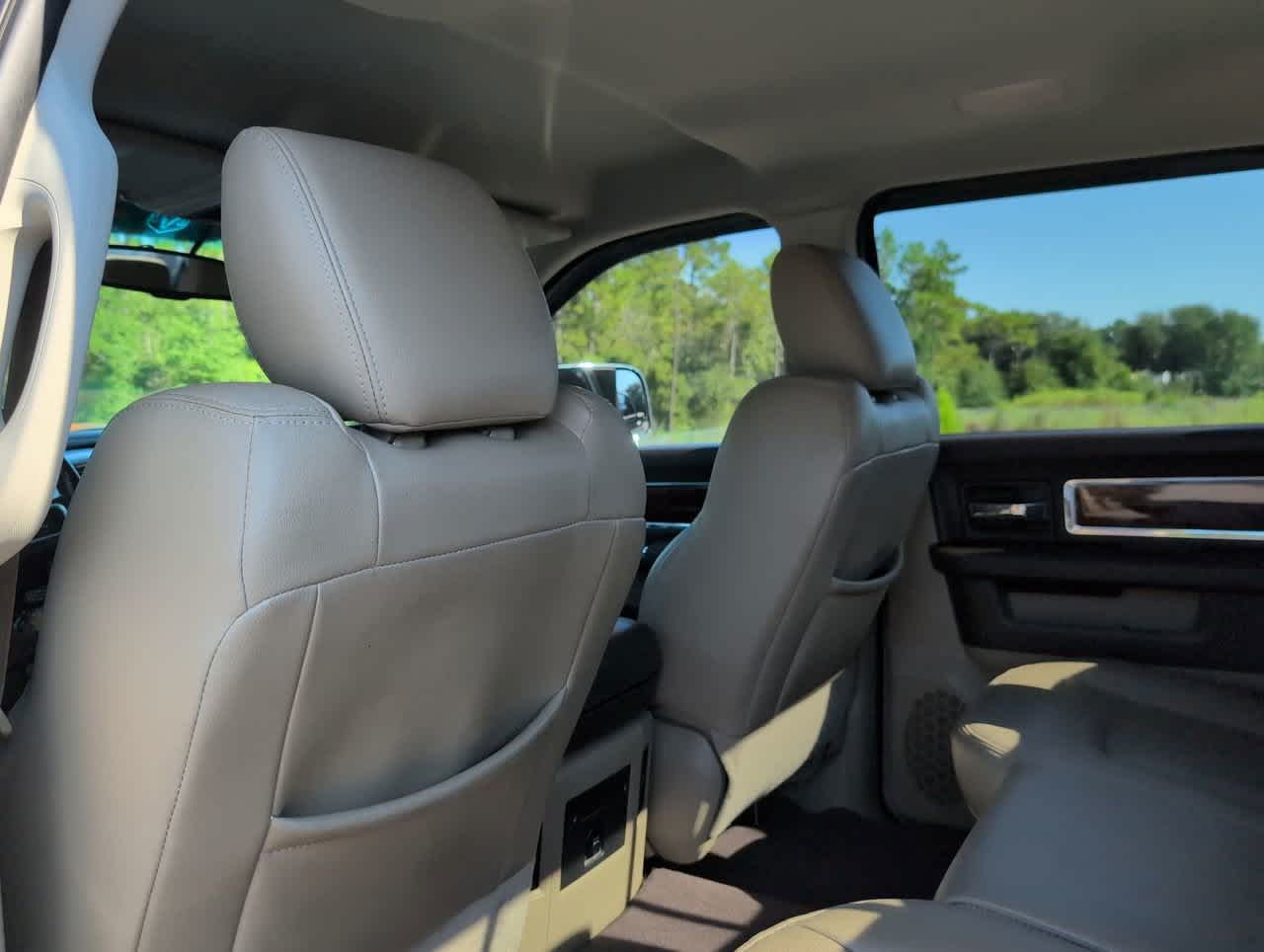 2010 Dodge Ram Laramie photo 5