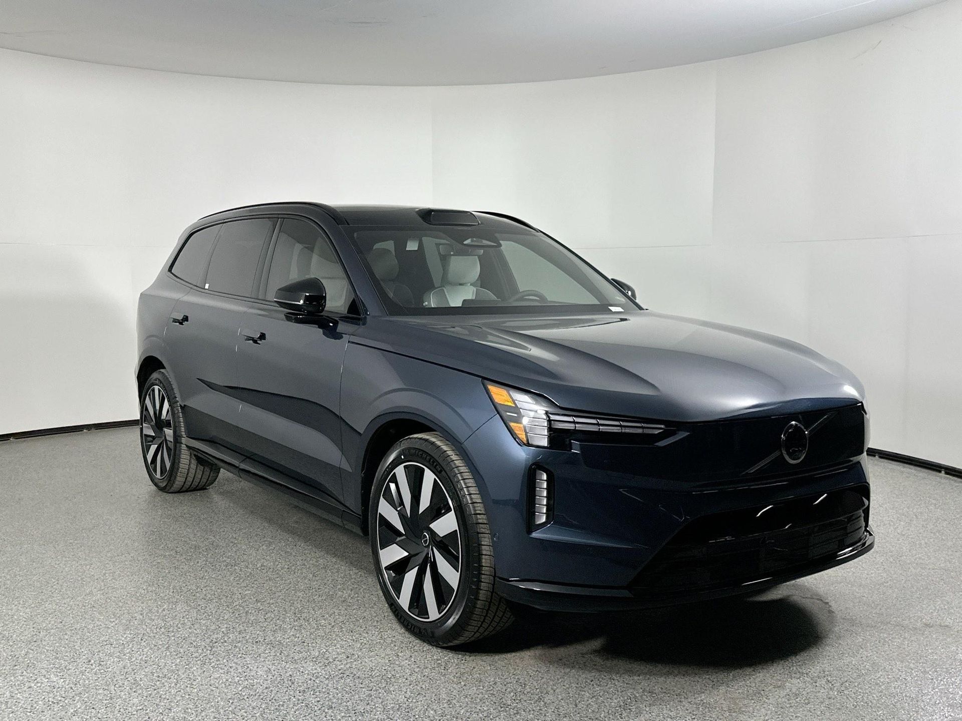 2025 Volvo EX90 Ultra photo 3