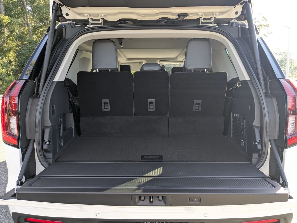 2025 Ford Expedition photo 13