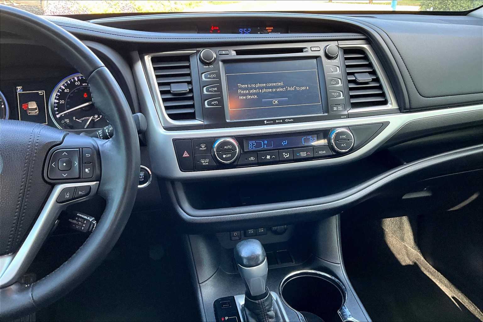 2017 Toyota Highlander SE photo 6
