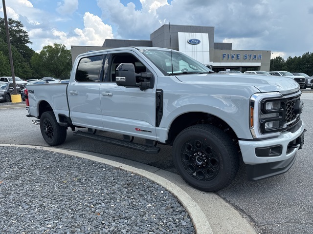 2025 Ford F-350 photo 2