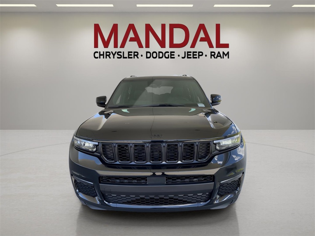 2025 Jeep Grand Cherokee Limited photo 2
