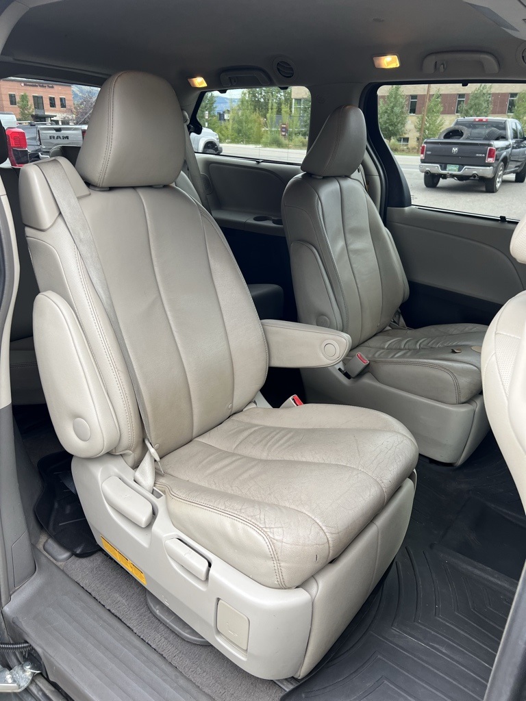 2014 Toyota Sienna photo 18