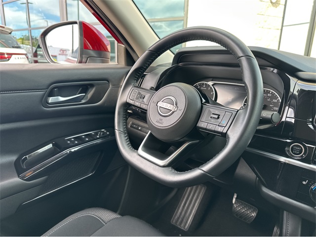 2022 Nissan Pathfinder SV photo 4