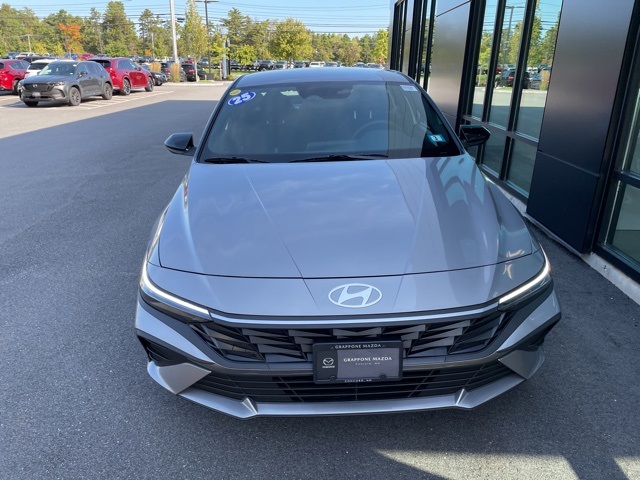 2025 Hyundai Elantra SEL Sport photo 2