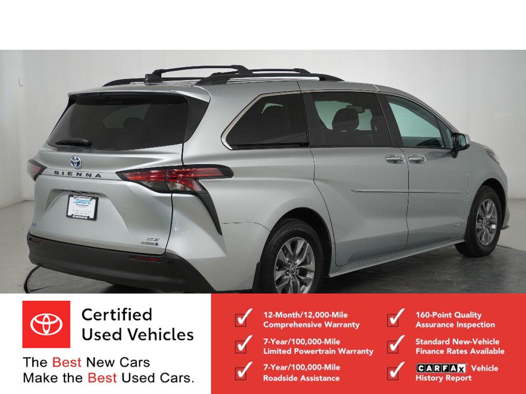 2021 Toyota Sienna XLE photo 3