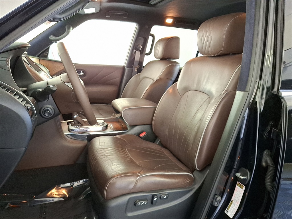 2015 Infiniti QX80 Limited photo 16