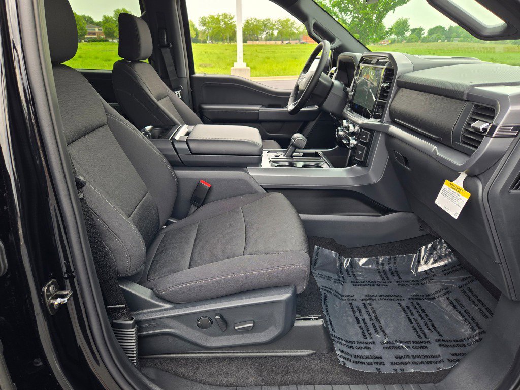 2025 Ford F-150 XLT photo 5