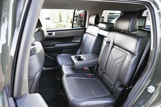 Used 2025 Green Hyundai SEL image 16