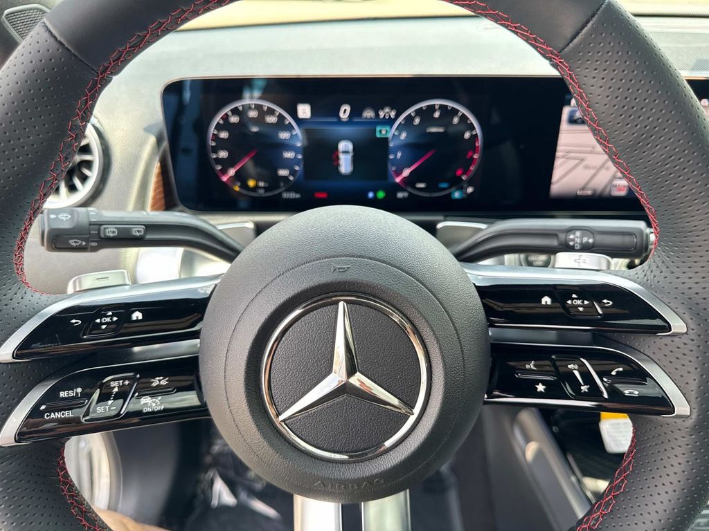 2025 Mercedes Benz GLB 250 4MATIC photo 24