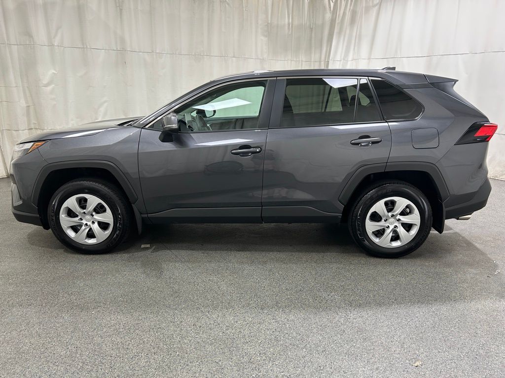 2025 Toyota RAV4 LE photo 4