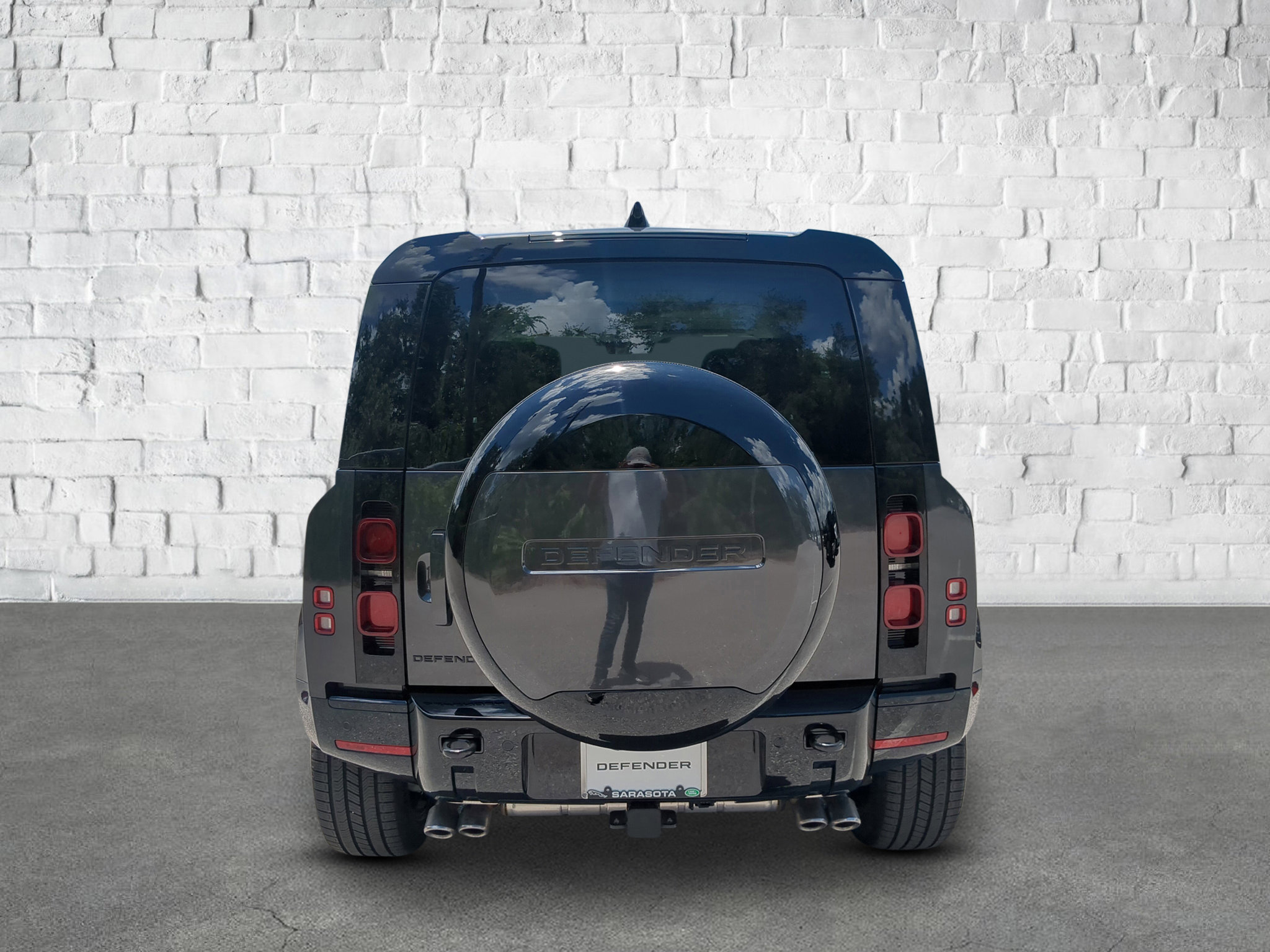 2025 Land Rover Defender 110 X-Dynamic SE photo 5