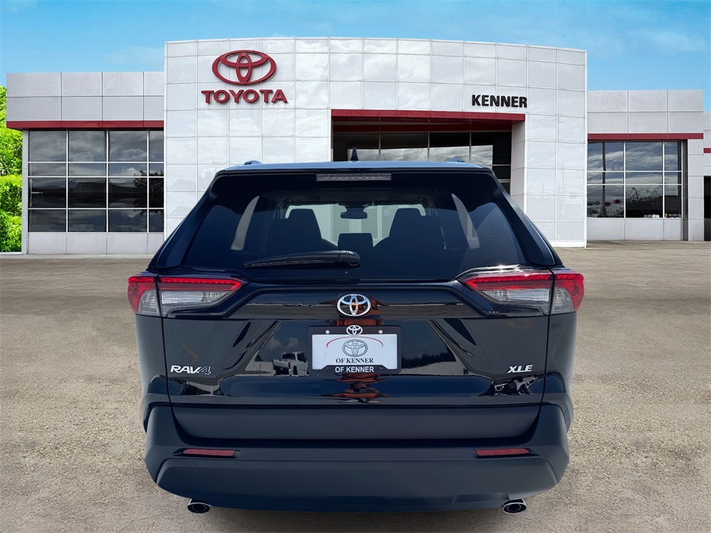 2025 Toyota RAV4 XLE photo 3