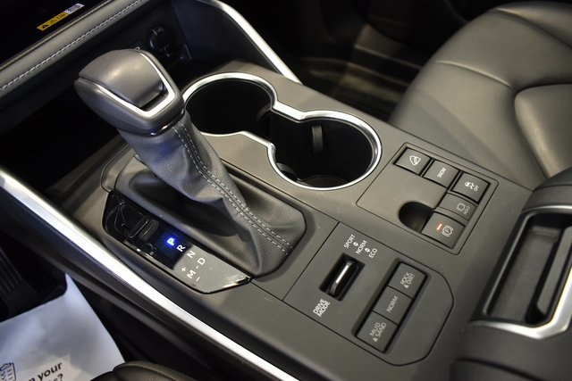 2024 Toyota Highlander XLE photo 19