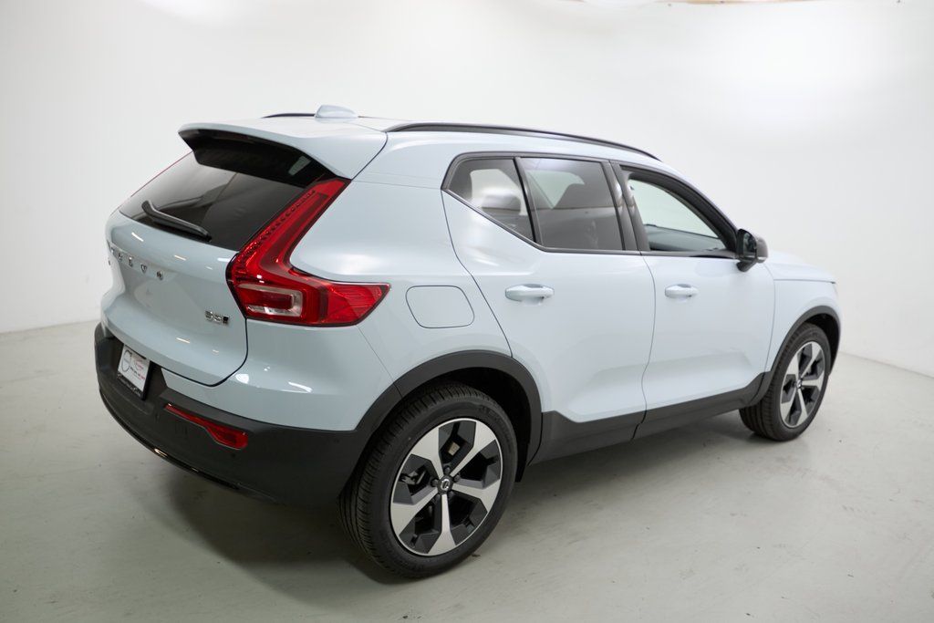 2026 VOLVO XC40 - Image 8