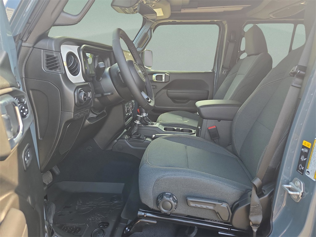 2025 Jeep Wrangler Sport S photo 14